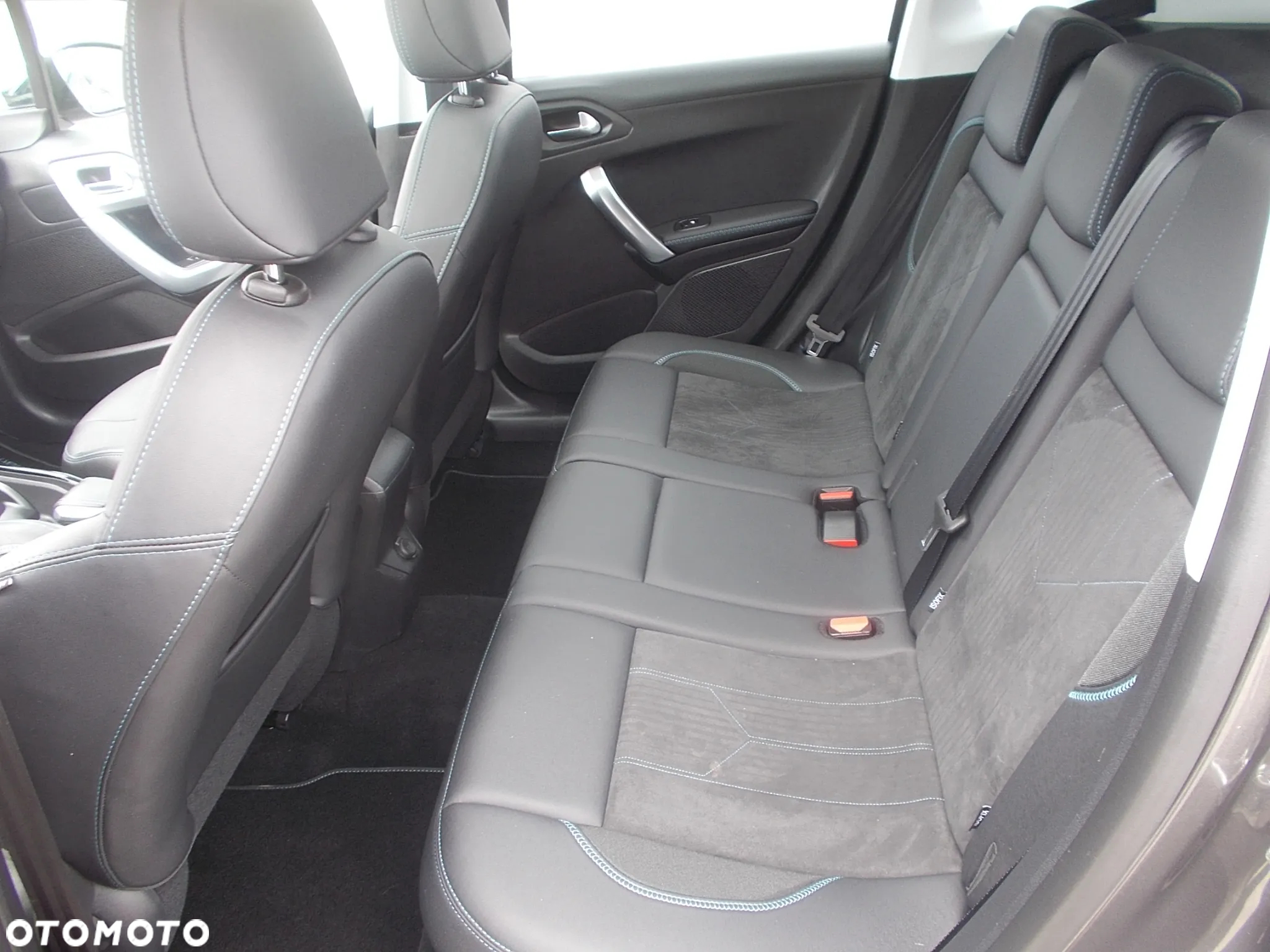 Peugeot 2008 1.2 Pure Tech GPF Crossway S&S EAT6 - 12