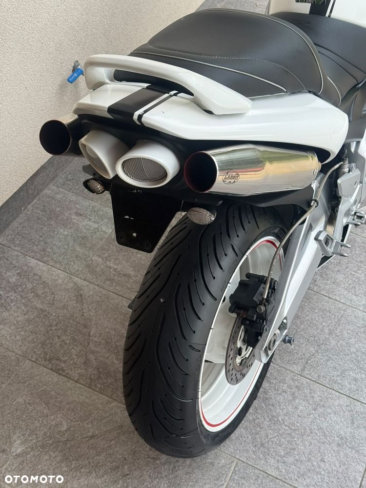 Suzuki GSR - 5