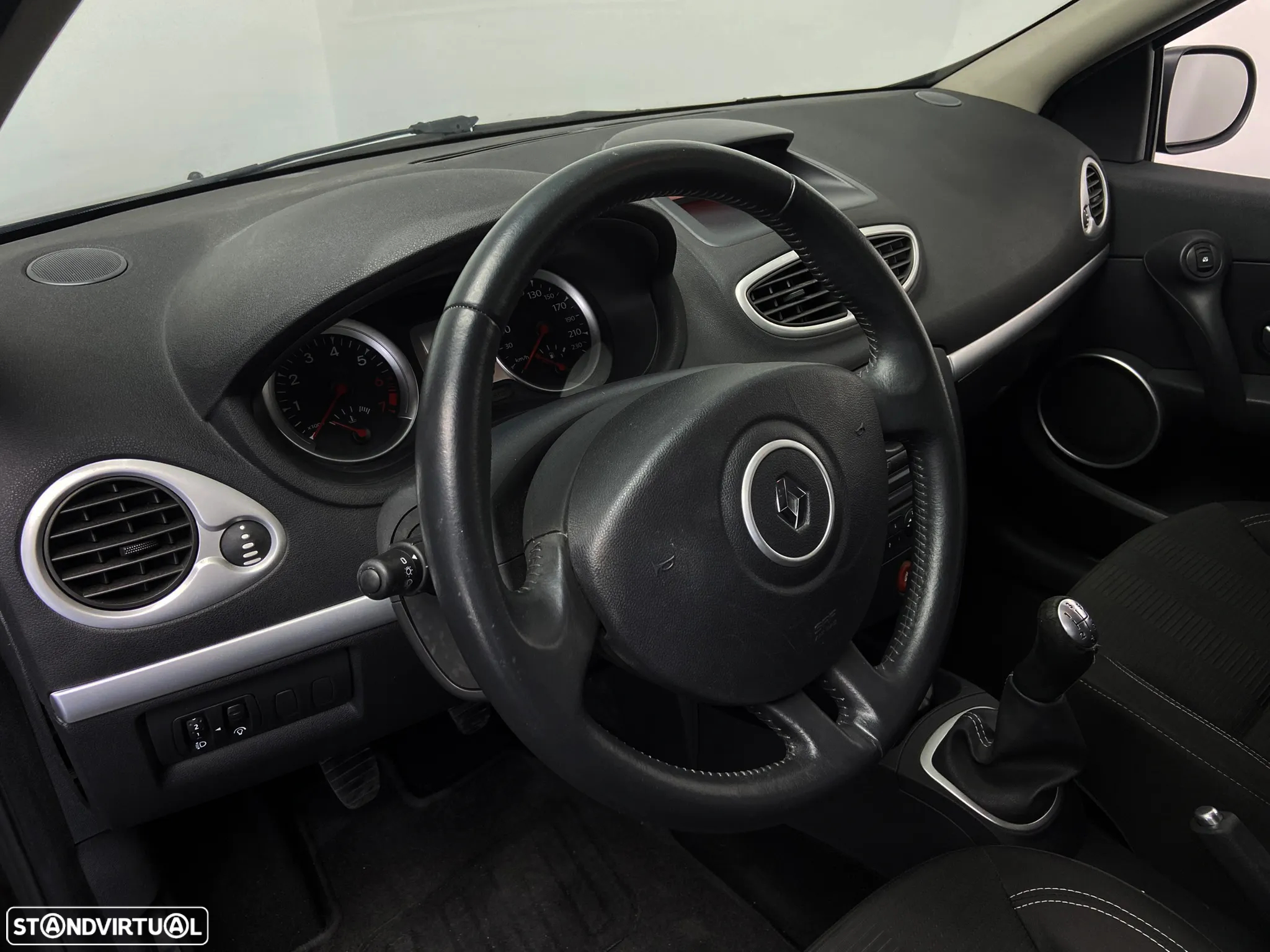 Renault Clio 1.2 16V Dynamique S - 8