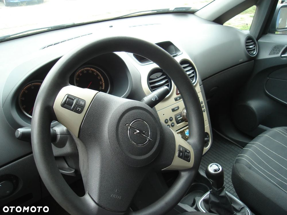 Opel Corsa 1.4 16V Essentia - 8