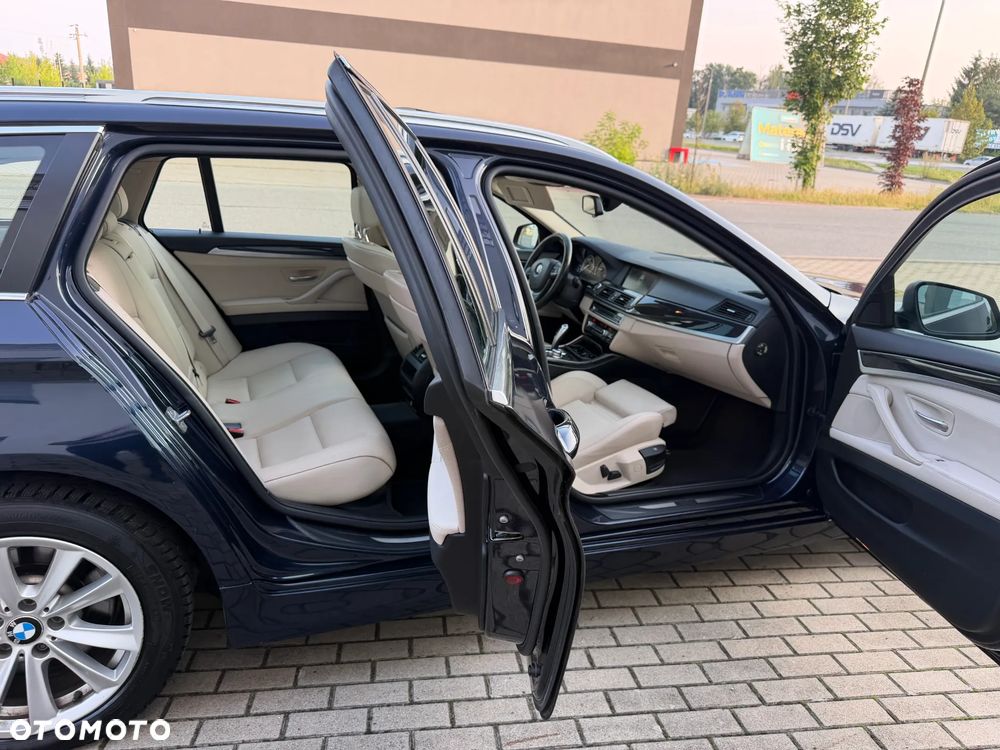 BMW Seria 5 525d Sport-Aut Luxury Line - 24