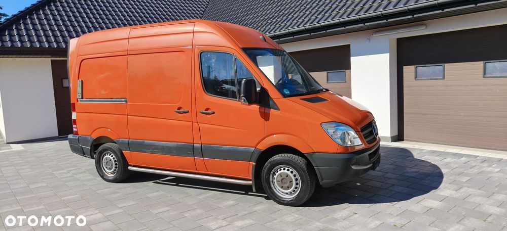 Mercedes-Benz 211 CDI (Model W906) - 12