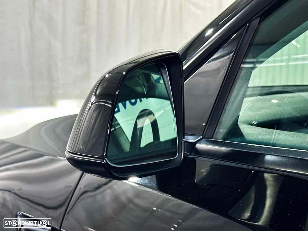 Tesla Model Y Long Range Dual Motor AWD - 17