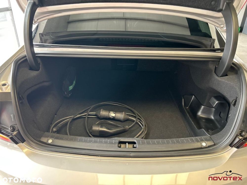 Volvo S90 T8 AWD Plug-In Hybrid Ultimate Bright - 29