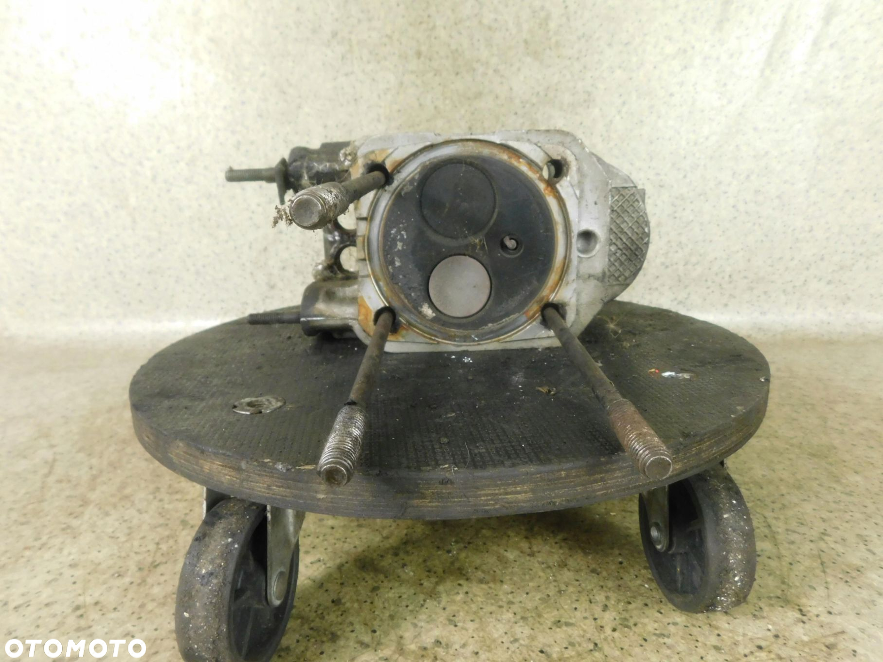 9760Kz Rr350 Głowica Silnika Deutz Linde H30 F4L19 - 12