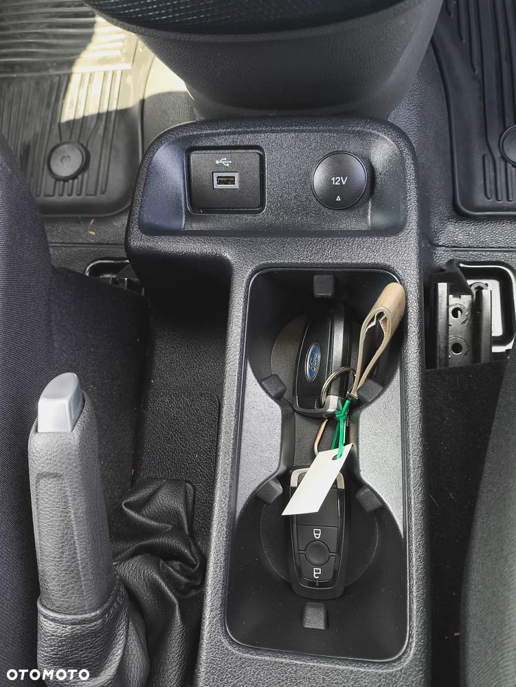 Ford Transit Connect - 25
