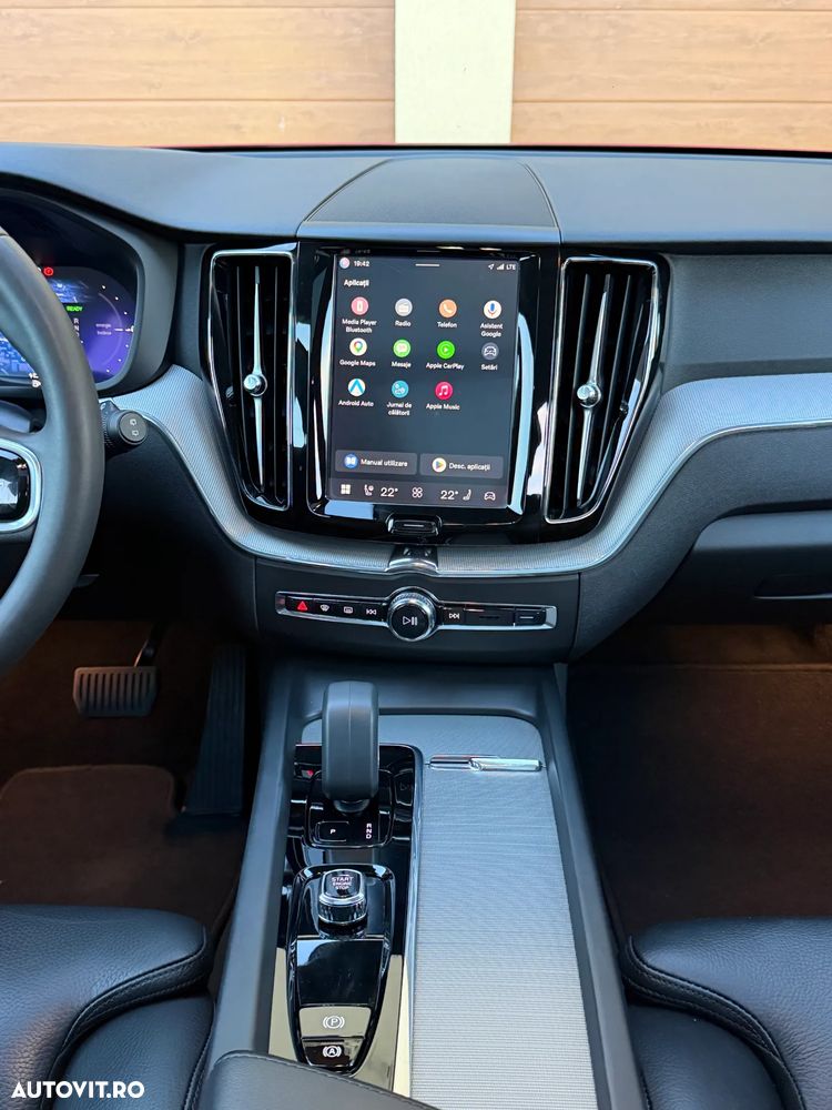 Volvo XC 60 T6 AWD Recharge Plus Dark - 11
