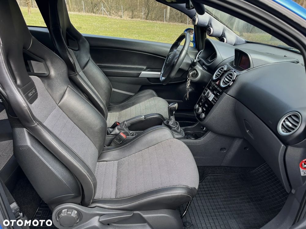 Opel Corsa 1.6 Turbo OPC - 17