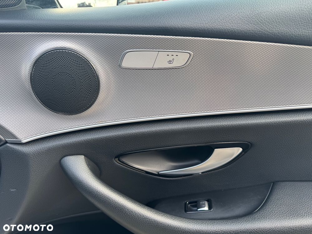 Mercedes-Benz Klasa E 220 d 4-Matic 9G-TRONIC - 29