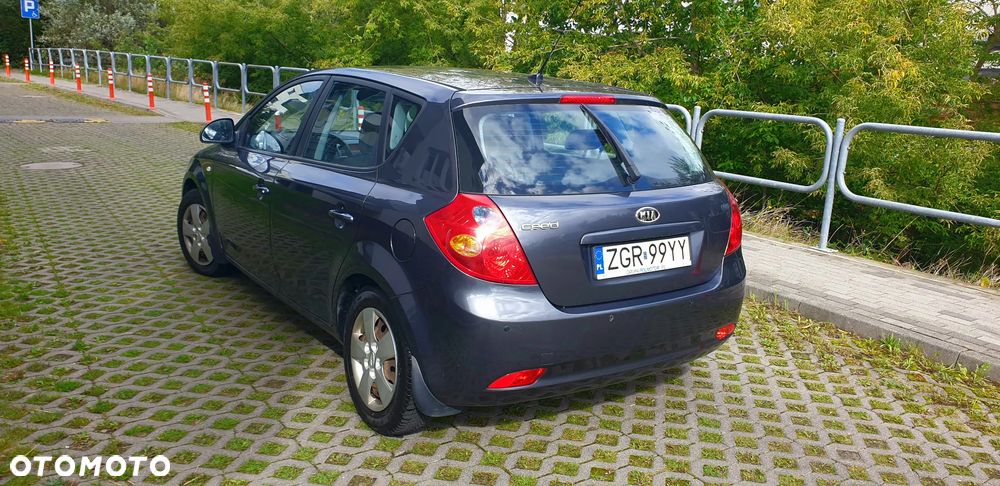 Kia Ceed - 4