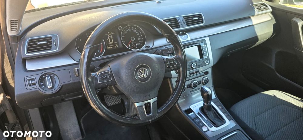 Volkswagen Passat 2.0 TDI Comfortline DSG - 6
