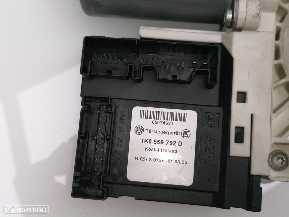 MOTOR ELEVADOR DE VIDRO FRONTAL DIREITO SEAT ALTEA 2005 -1K0959792D 1T0959702A - 2