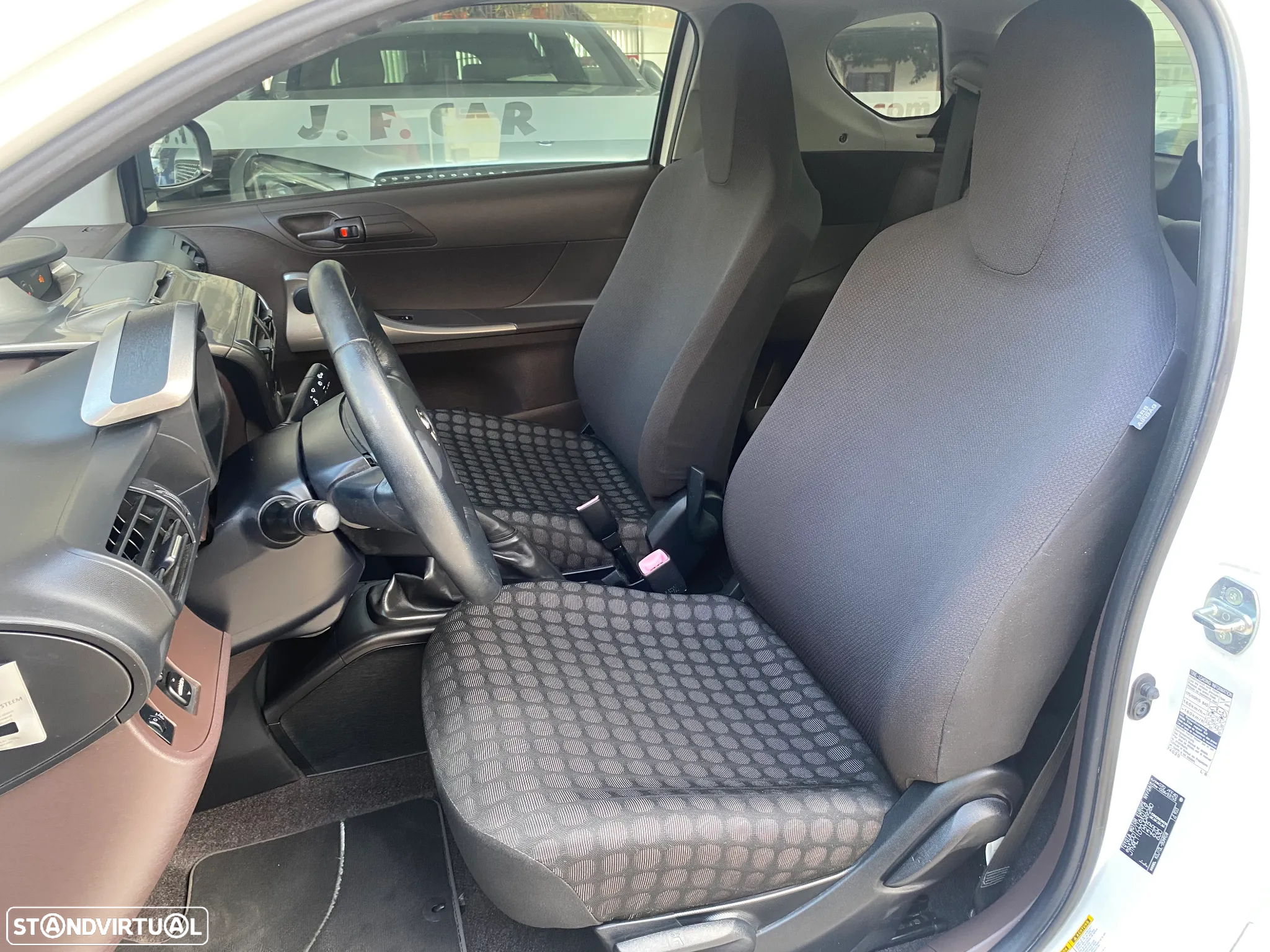 Toyota iQ 1.0 VVT-i - 33