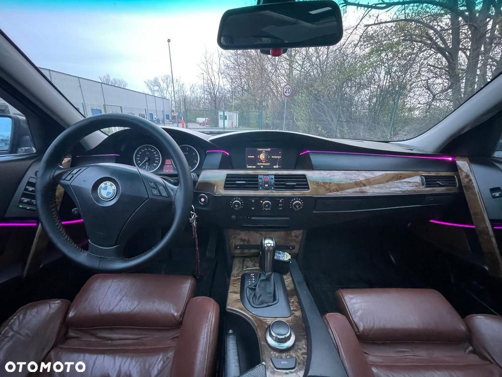 BMW Seria 5 525d - 11