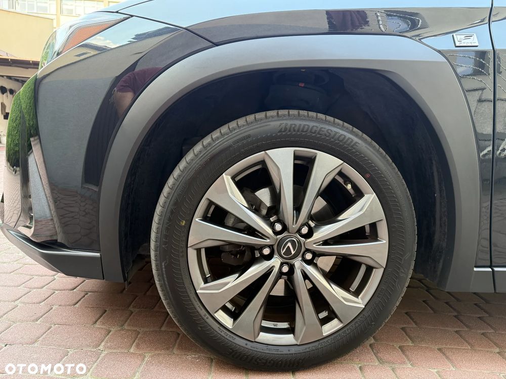 Lexus UX 250h F Sport 2WD - 9