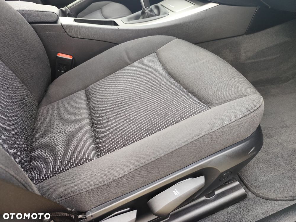 BMW Seria 3 320d DPF - 23