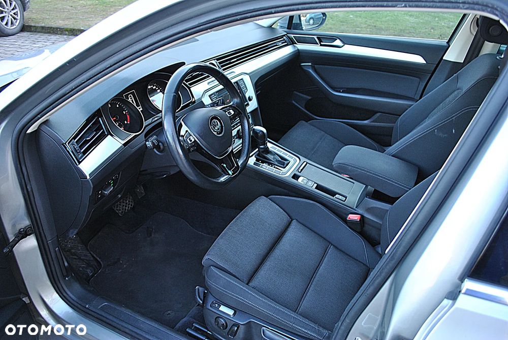 Volkswagen Passat 2.0 TDI SCR DSG Comfortline - 16