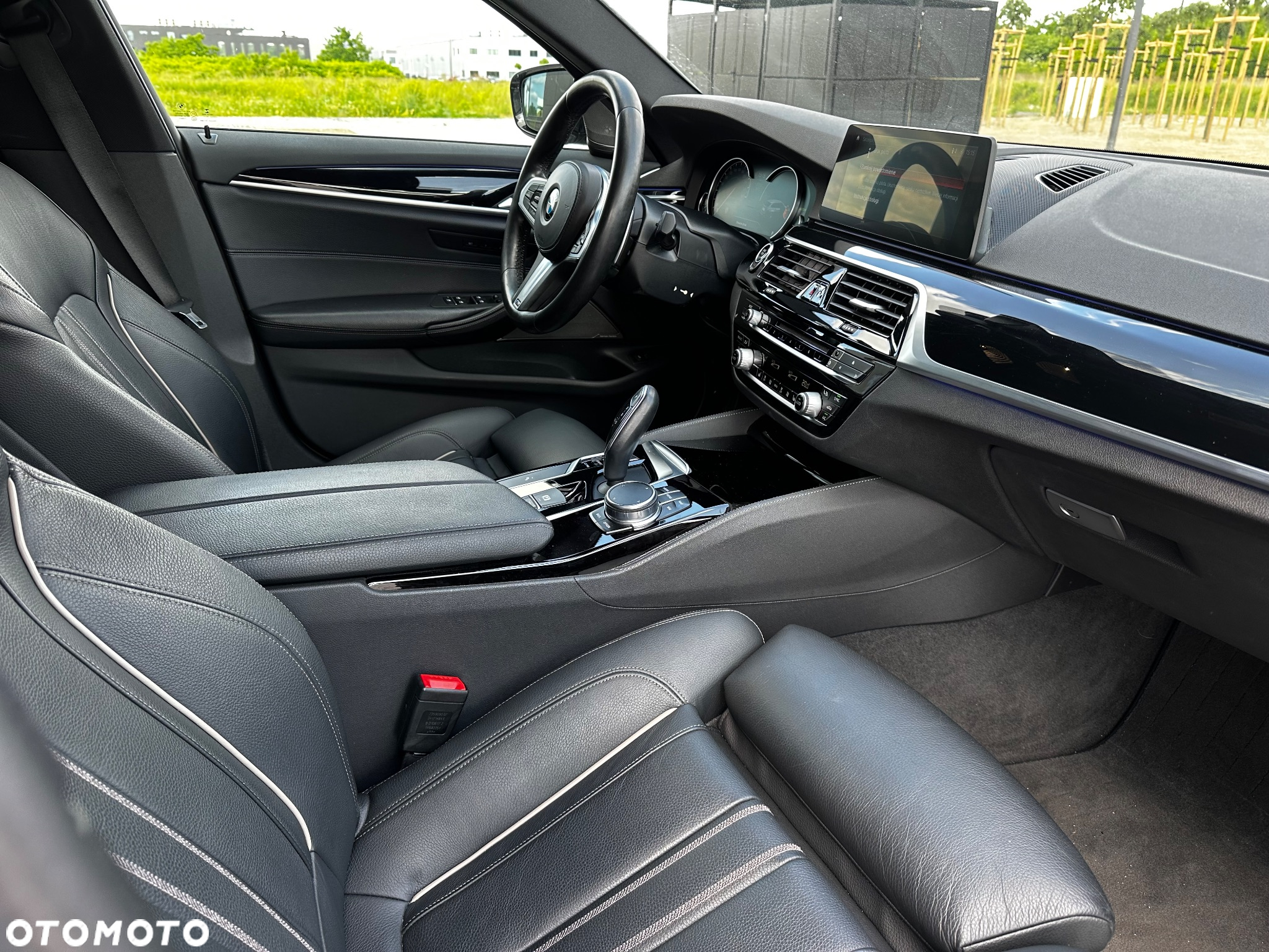 BMW Seria 5 520d Touring M Sport Edition - 13
