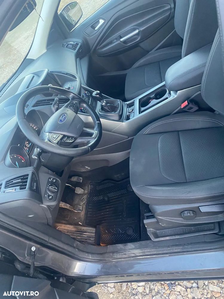 Ford Kuga - 9