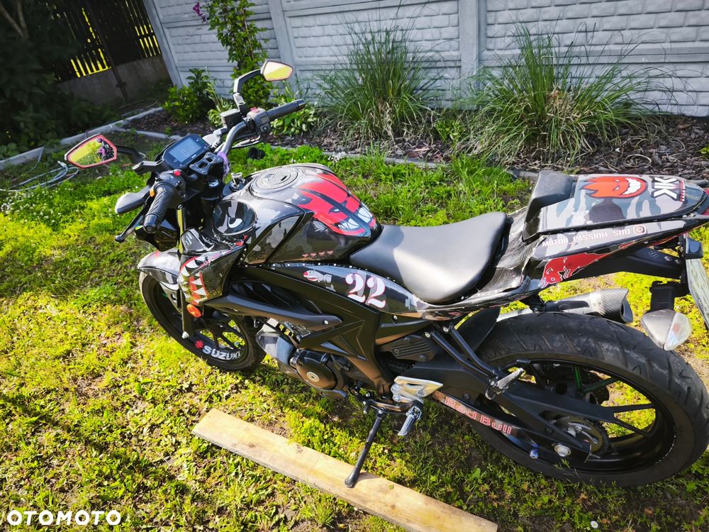 Suzuki GSX - 6