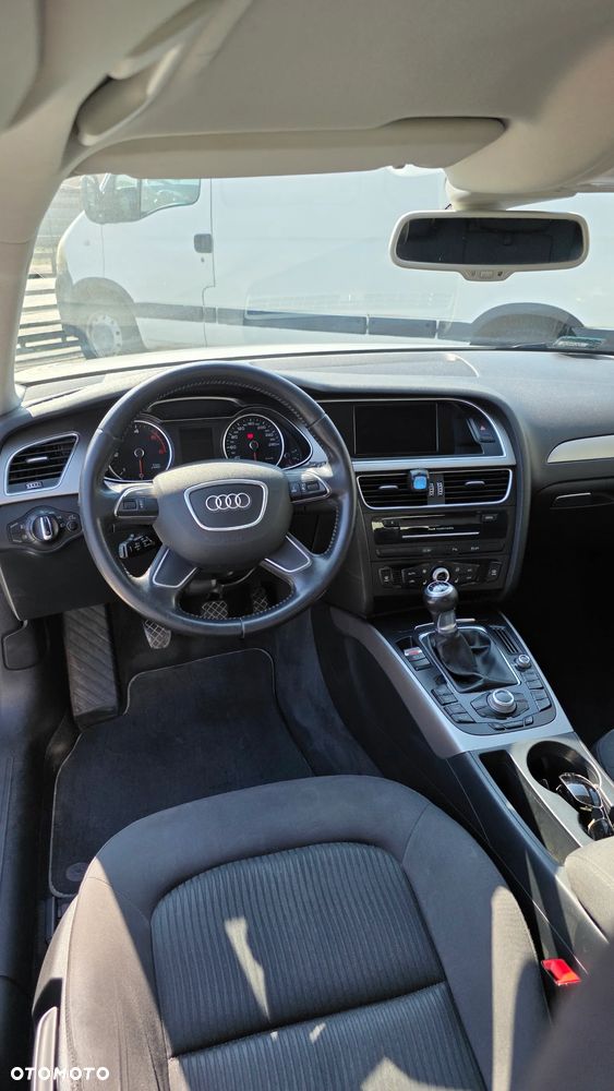 Audi A4 Avant 2.0 TDI DPF Ambiente - 9
