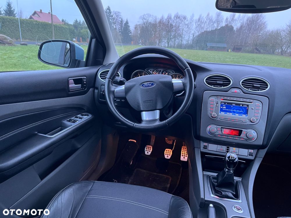 Ford Focus 1.8 Ghia - 20