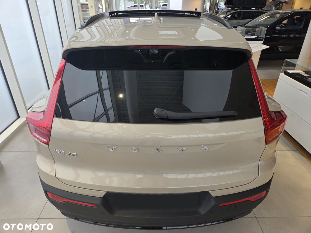 Volvo XC 40 B4 B DKG Ultimate Dark - 29