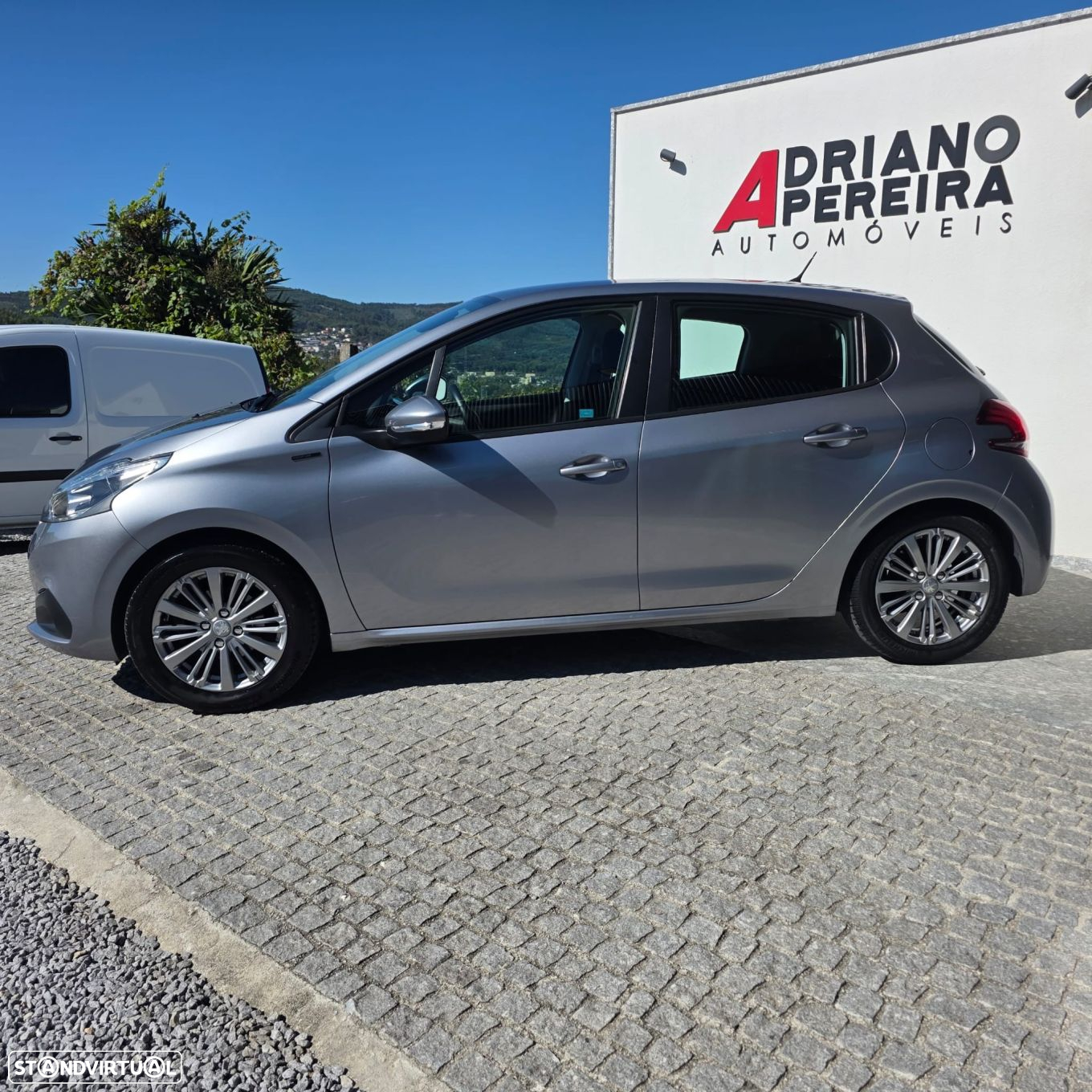 Peugeot 208 1.2 PureTech Signature - 11