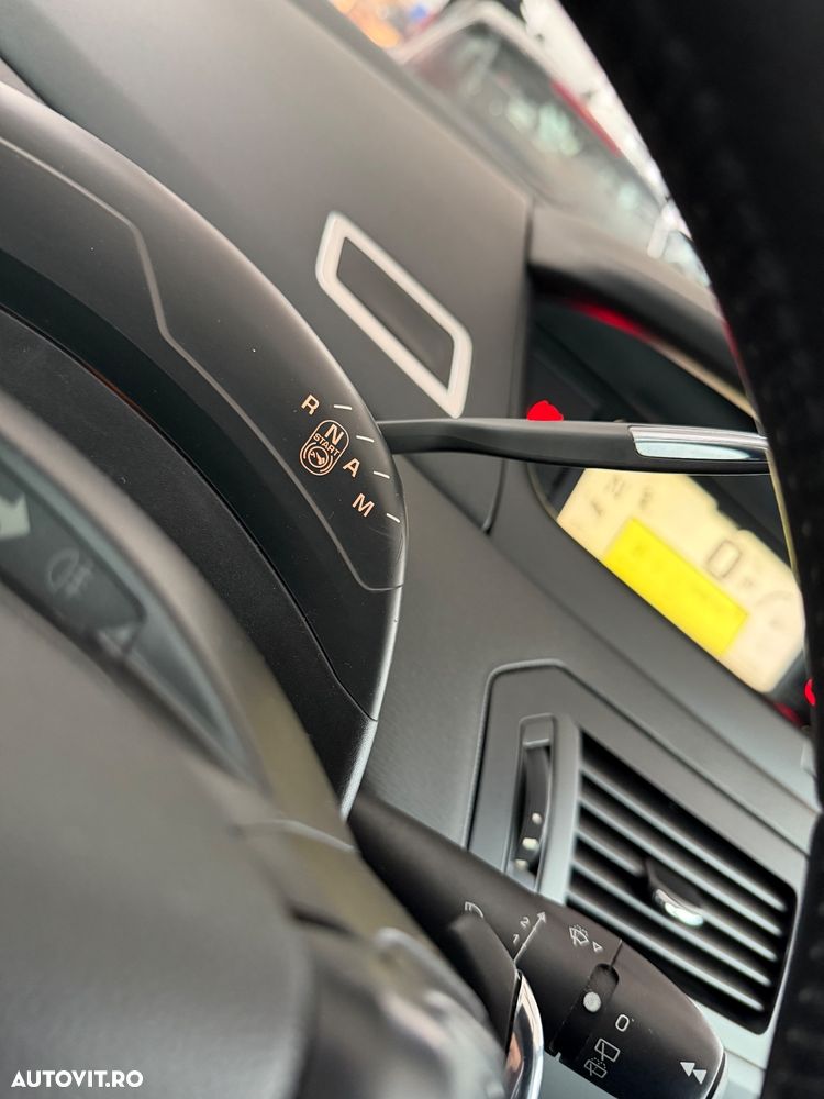 Citroën C4 Picasso 1.6 e-HDI FAP EGS6 Exclusive - 13
