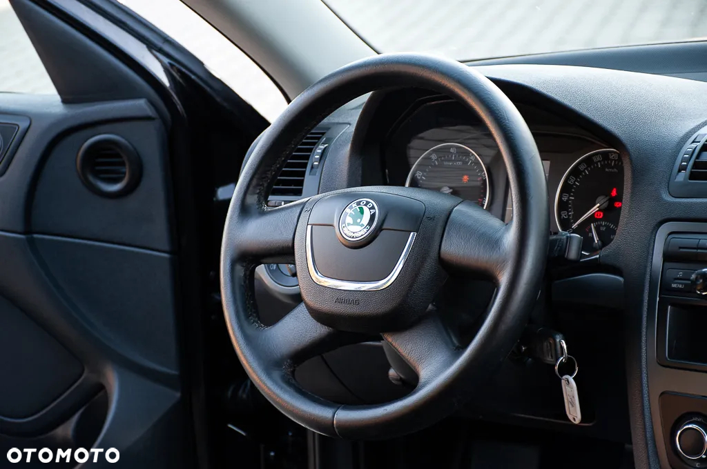 Skoda Octavia 1.6 Combi Tour - 27