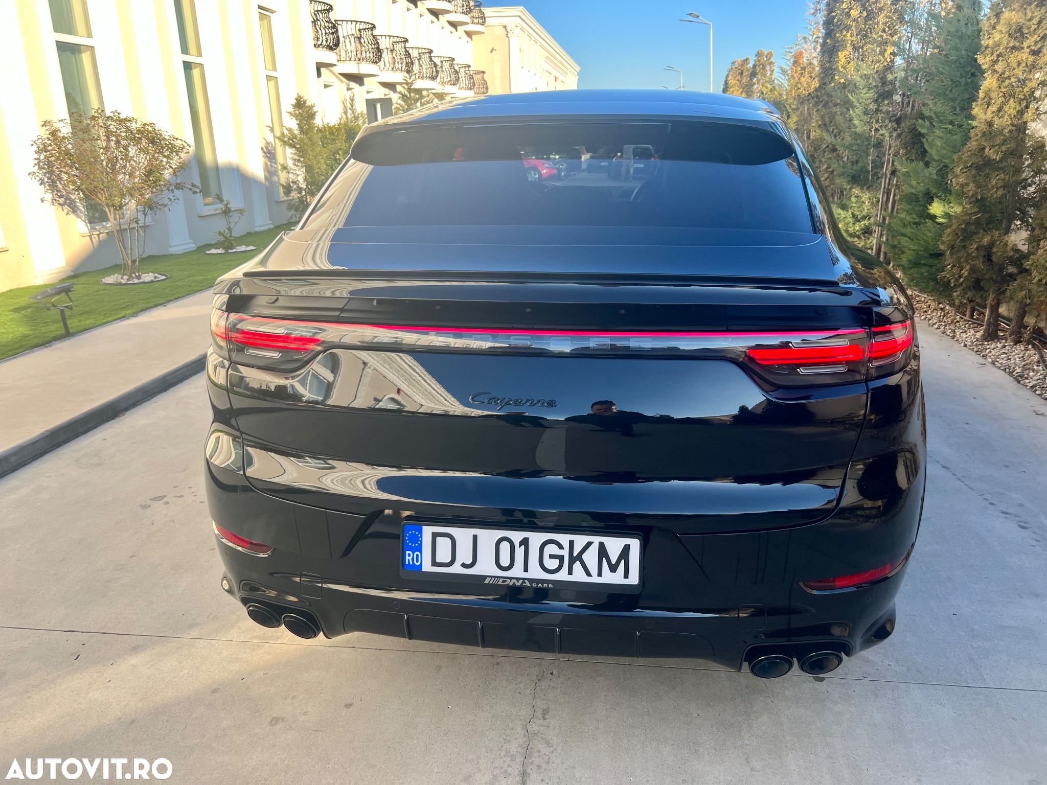 Porsche Cayenne Coupe ver-e--hybrid-tiptronic-s-platinum-edition - 4