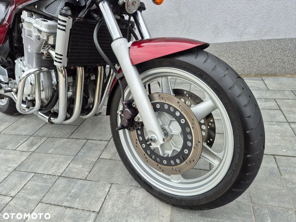 Suzuki GSX - 6