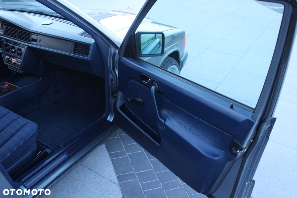 Mercedes-Benz W201 (190) - 13