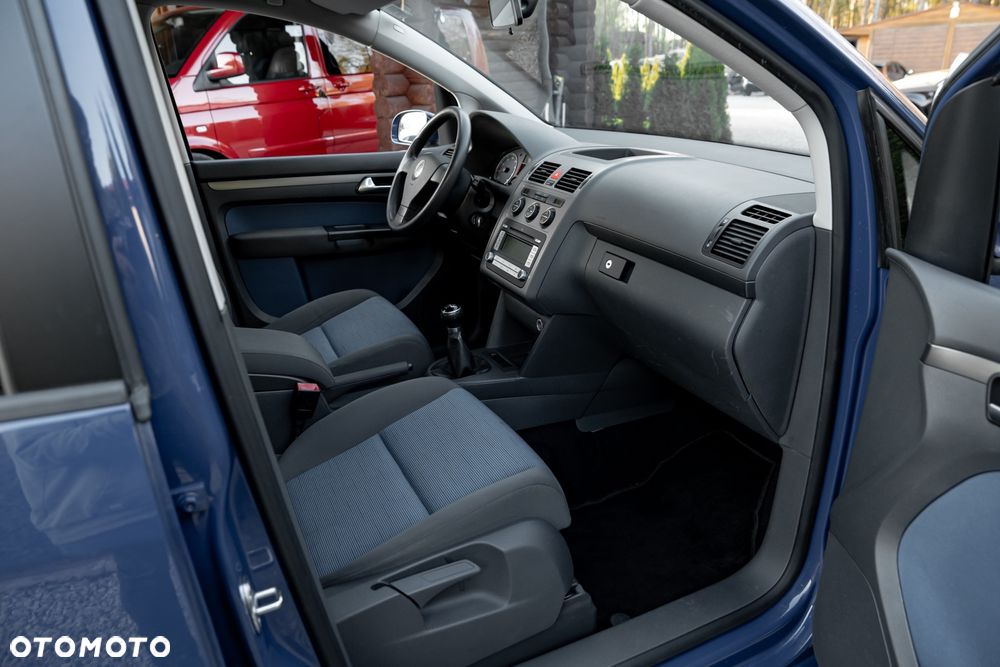 Volkswagen Touran 1.6 - 22