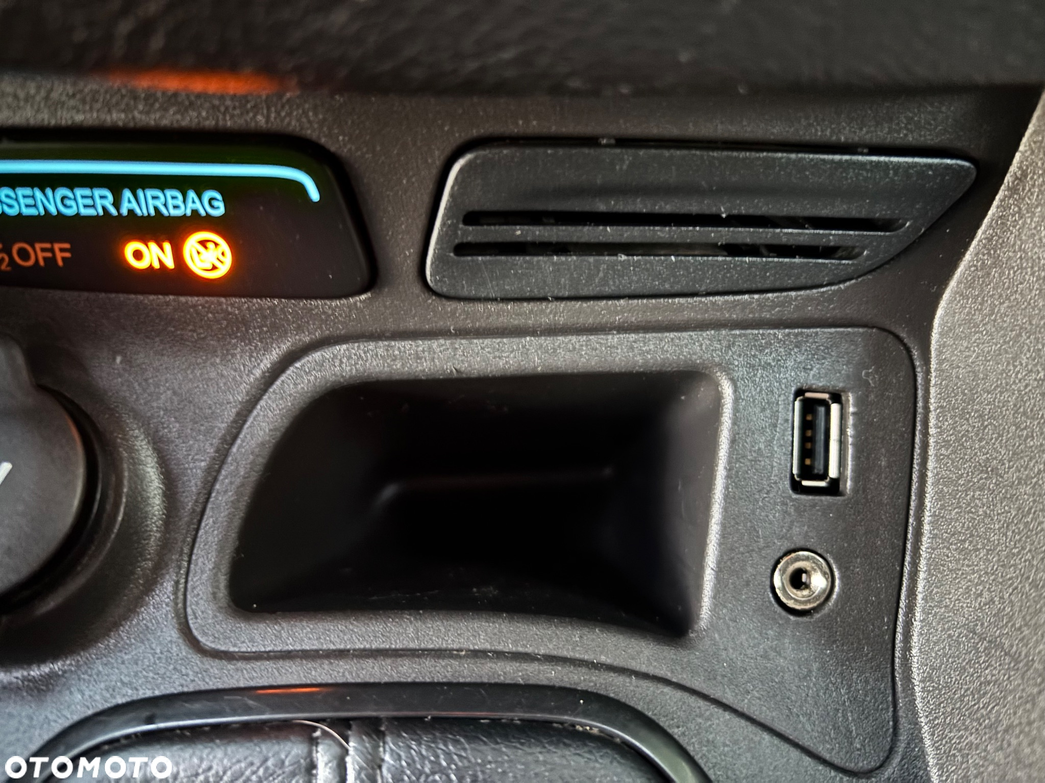 Ford Tourneo Courier 1.0 EcoBoost Titanium - 24