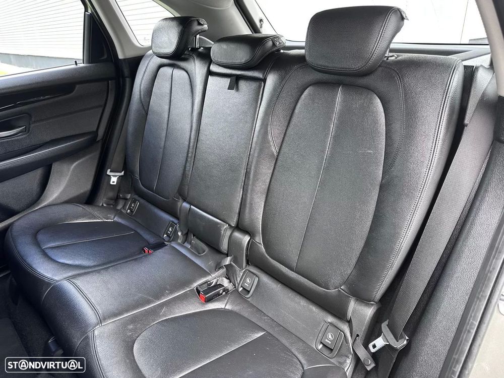 BMW 218 Active Tourer d Line Sport - 31