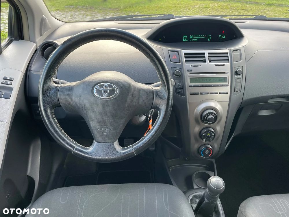 Toyota Yaris - 11