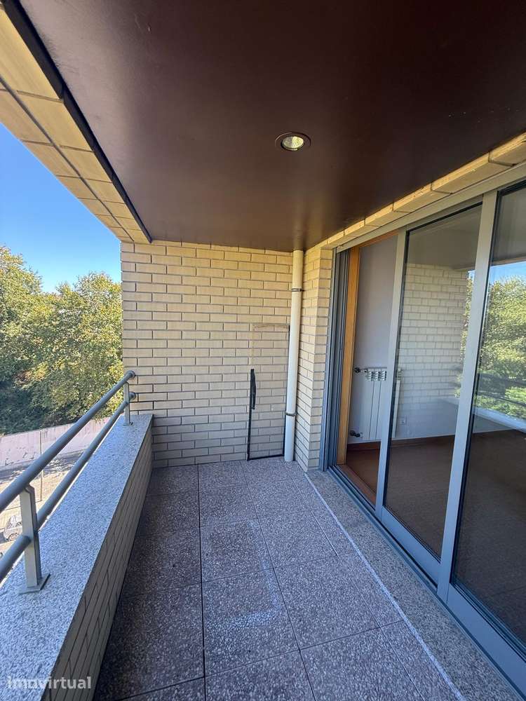 Apartamento T2 Não Mobilado (com Suíte e Garagem) – Arca d'Água - Grande imagem: 3/16