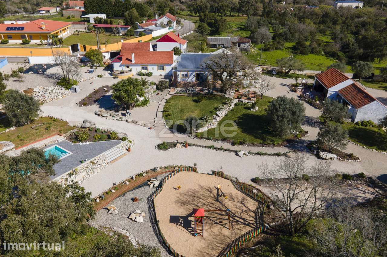 Novo Preço- Quinta com 6 habitações-13 quartos perto de Alcobaça