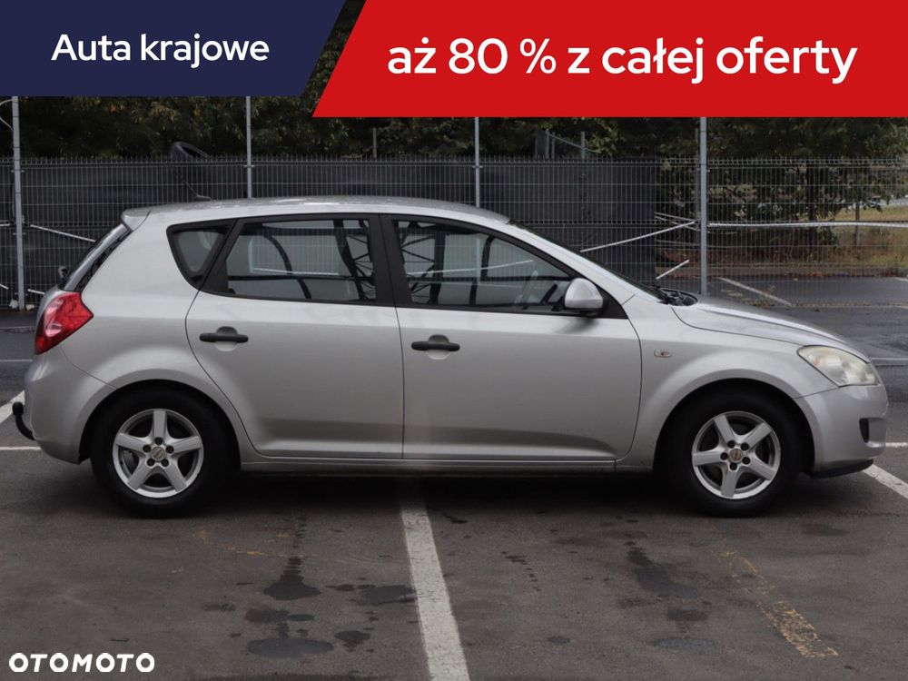 Kia Ceed - 8