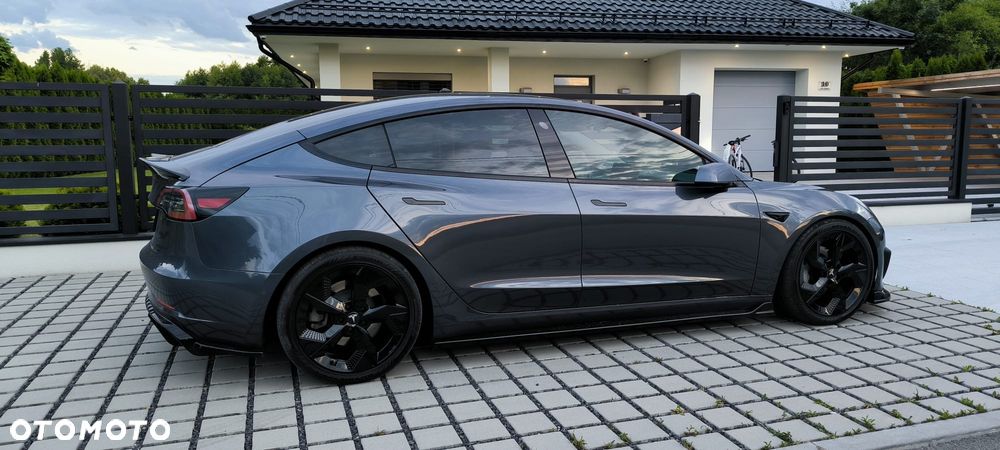 Tesla Model 3 - 2