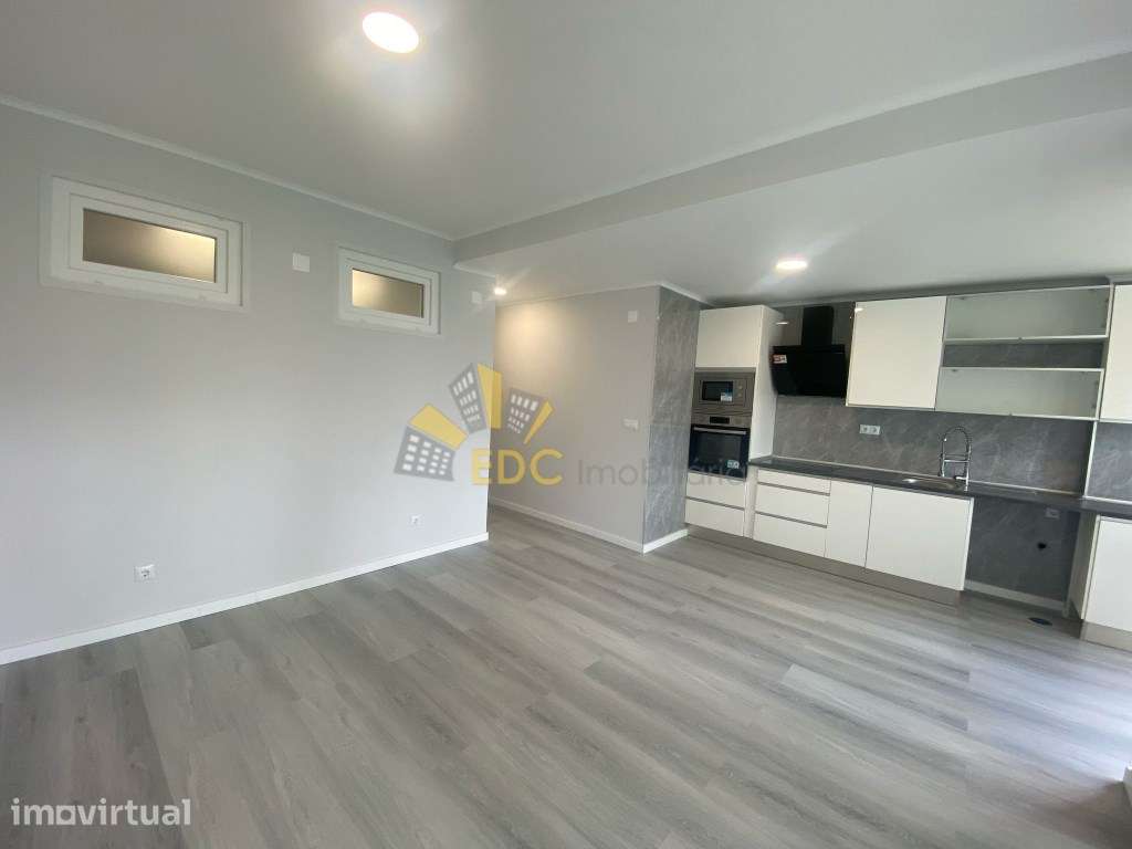 Excelente Apartamento T2 Remodelado em Oeiras com Arrecadação e 2 E... - Grande imagem: 3/28
