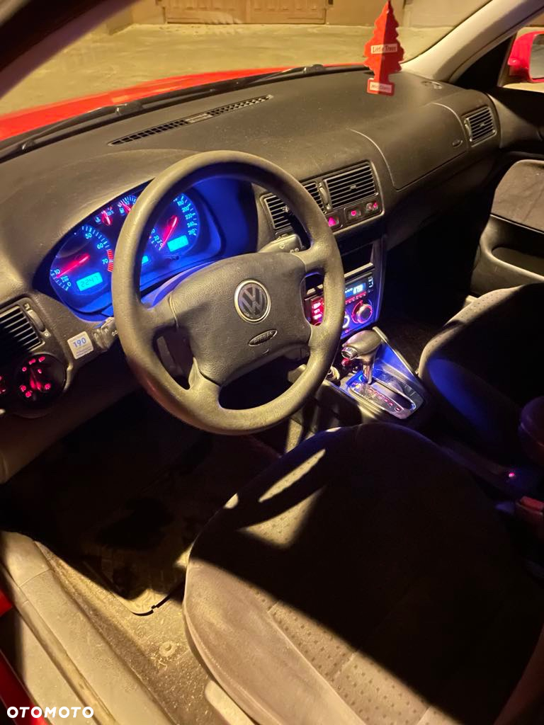Volkswagen Golf - 6