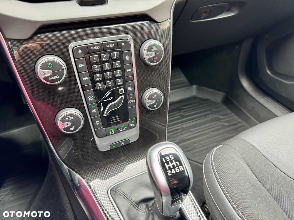 Volvo V40 D3 Momentum - 24