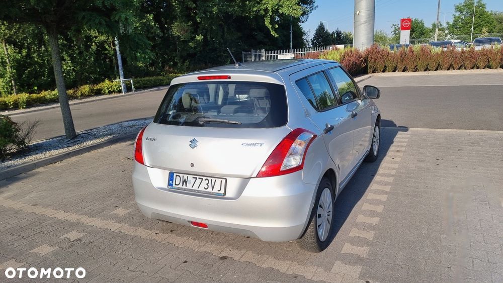 Suzuki Swift 1.2 Club - 4