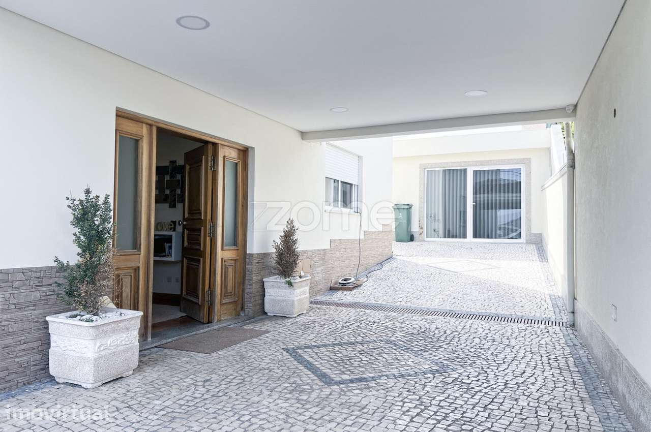 Moradia T4 em Santo Tirso junto ao Centro - Grande imagem: 2/36