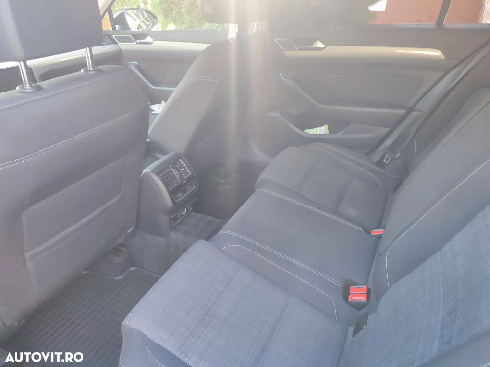 Volkswagen Passat 2.0 TDI SCR DSG Business - 19