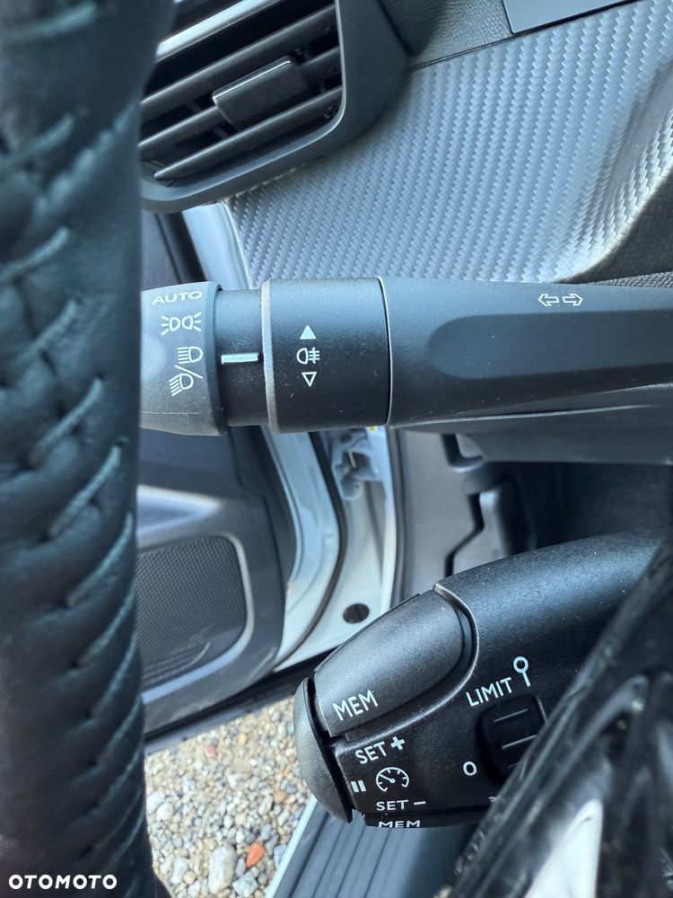 Peugeot 2008 Benzin 100 Style - 23