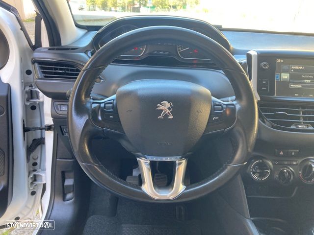 Peugeot 208 1.6 BlueHDi Style - 11
