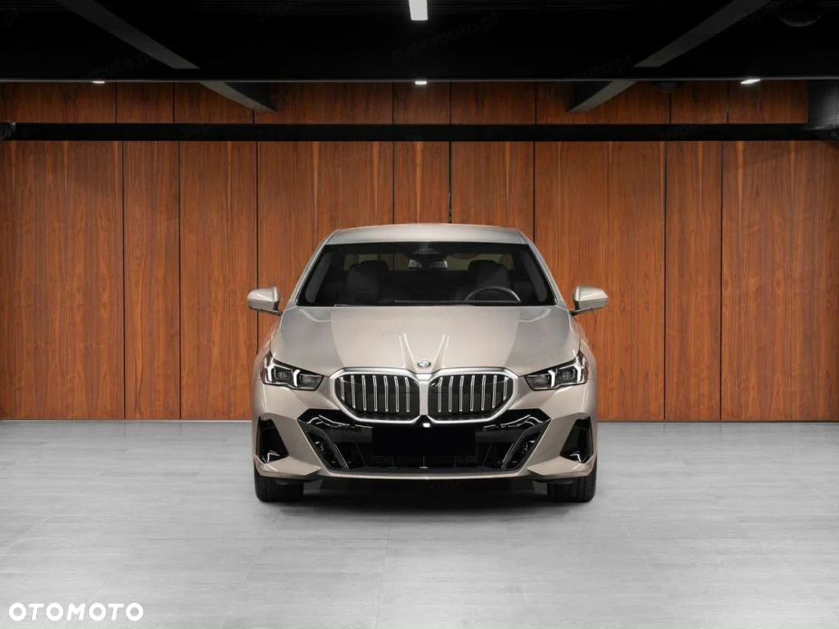 BMW Seria 5 520d xDrive mHEV M Sport - 8